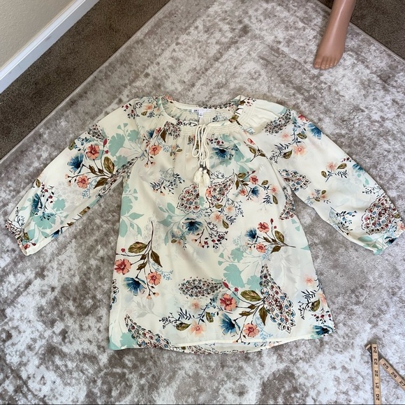 DR 2 cream and floral print 3/4 sleeve tassel tie neckline SZ SM Lightweight top - Picture 6 of 10